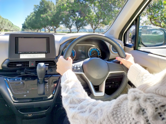 2dinのアンドロイドナビを解説！輸入車への適合や後付け費用